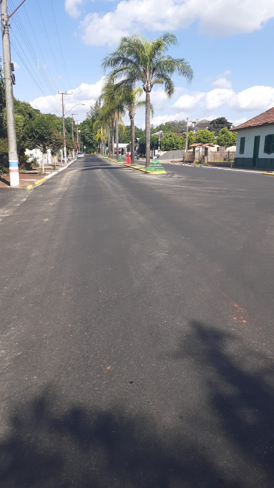 RECAPEAMENTO ASFÁLTICO DA RUA AMANDIO JAHN  ENCONTRA-SE CONCLUÍDO